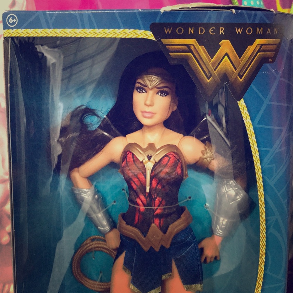 Wonder Woman 12" Mattel Battle Ready Barbie !